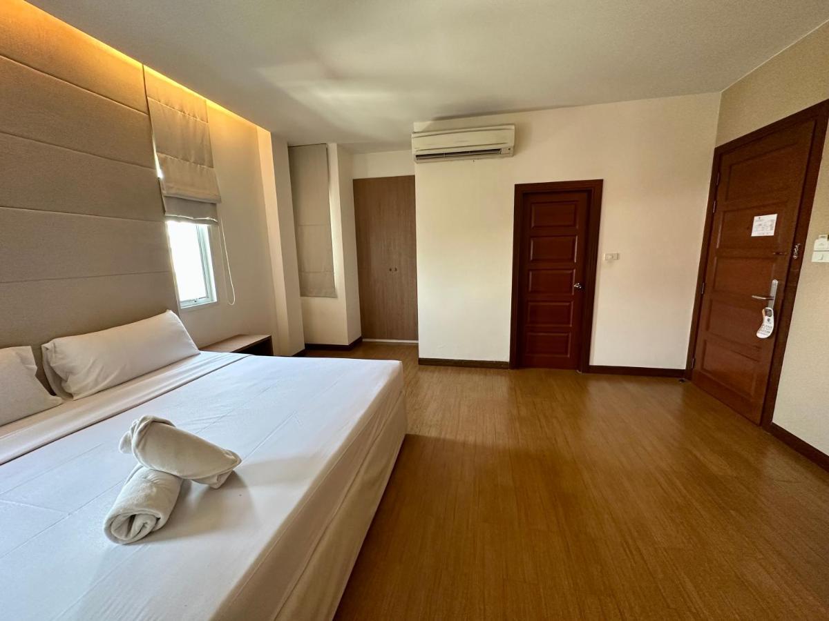Calypzo 2 Ratchada 20 Hotel Bangkok Ngoại thất bức ảnh