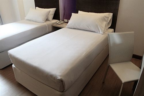 Calypzo 2 Ratchada 20 Hotel Bangkok Ngoại thất bức ảnh