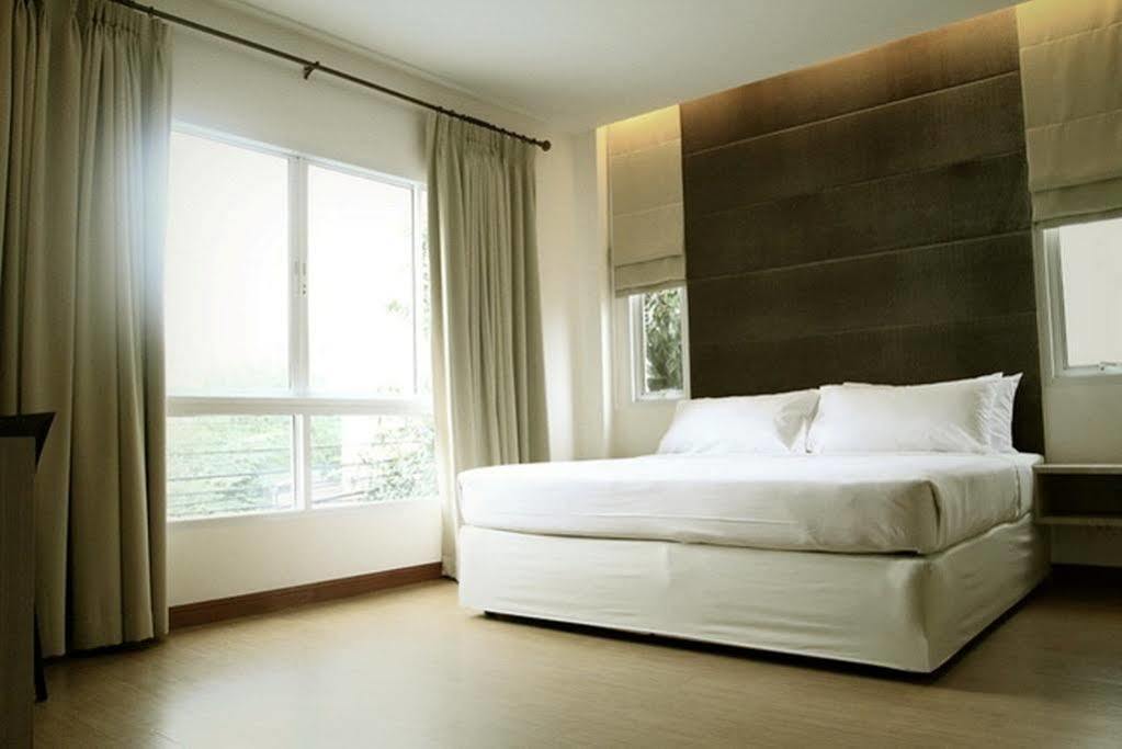Calypzo 2 Ratchada 20 Hotel Bangkok Ngoại thất bức ảnh